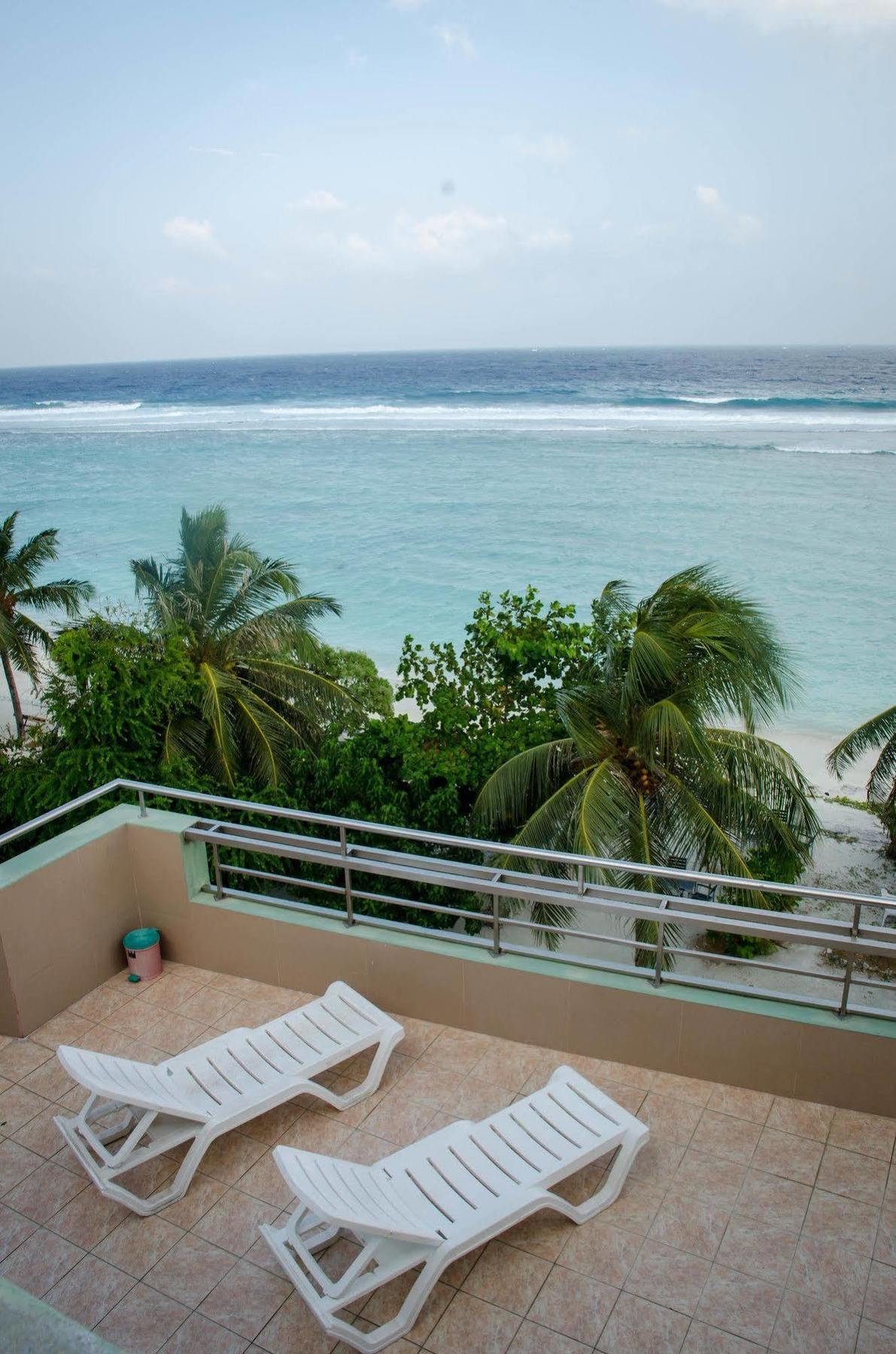 Relax Beach Inn Malé Extérieur photo
